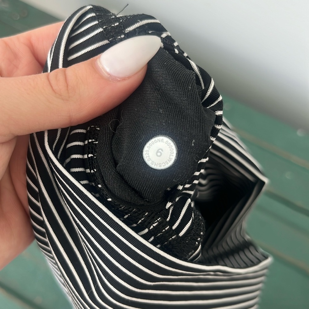 Wunder under striped Lululemon size 6 leggings